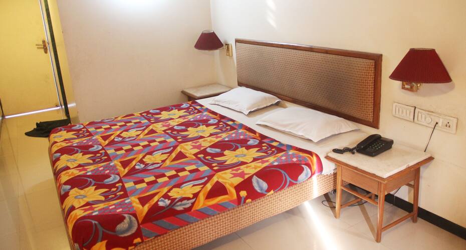 Hotel Pearl, Satara 4